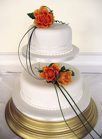 wedding cakes cup cakes 2tier Lily Wedding Cake with fresh flowers