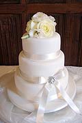 Brooch wedding cake